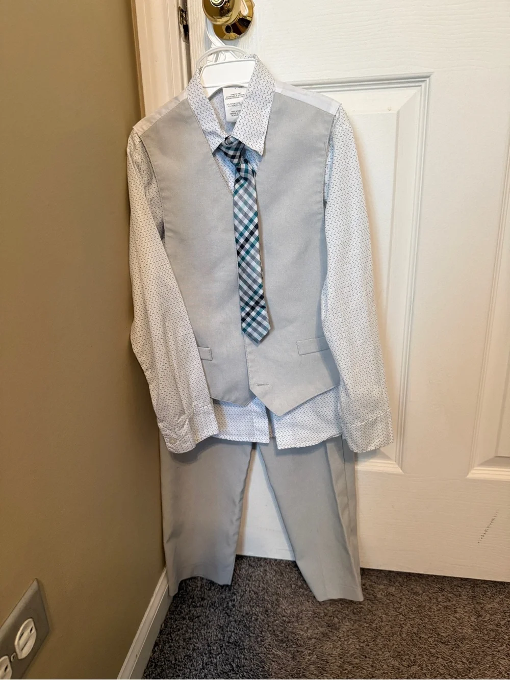 Boys size 7 Van Heusen White and Dove Gray formal suit